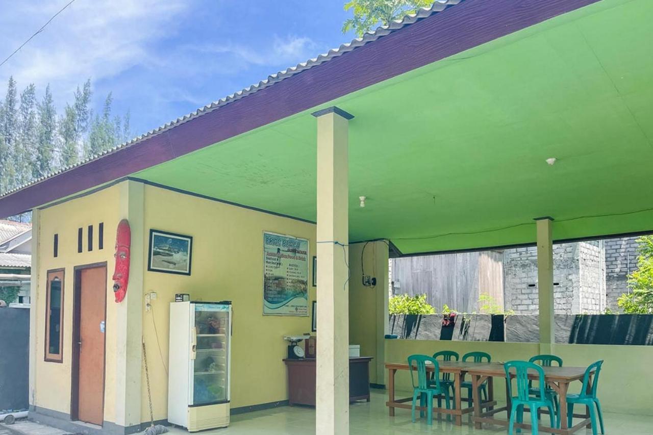 Ekas Beach Guesthouse Mitra Reddoorz Bagian luar foto